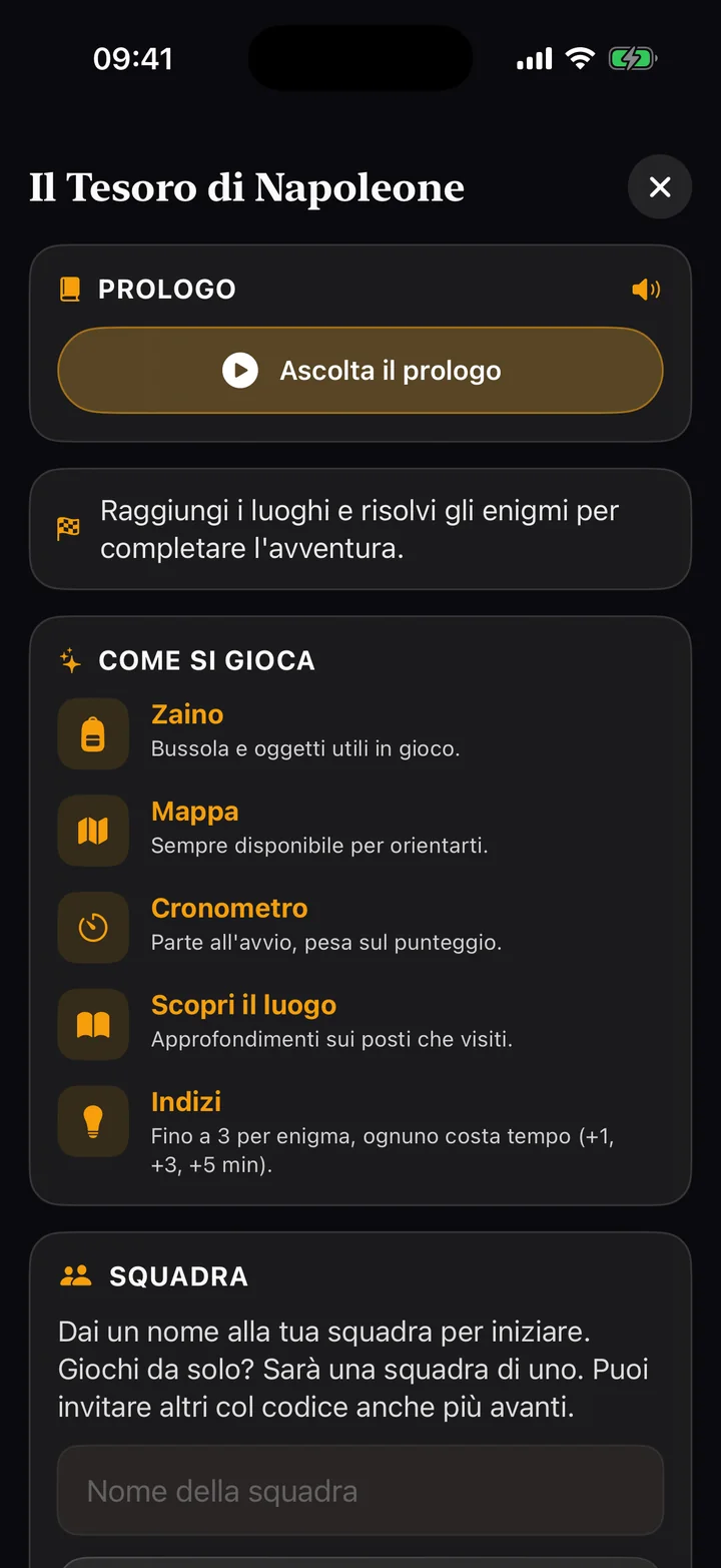 Schermata dell'app prima della partenza: prologo da ascoltare, riepilogo di come si gioca e creazione della squadra.
